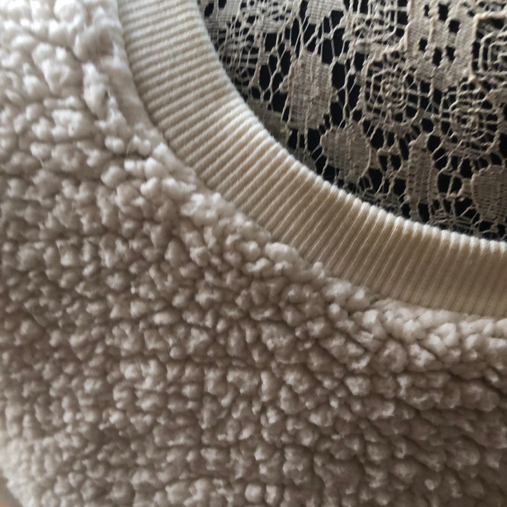 Fuzzy pullover - Picture 2 of 4